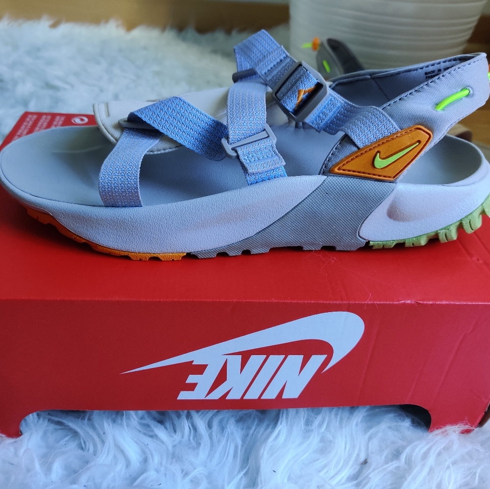 Brand New In box  Men's Nike Size 12 Oneonta Sandals